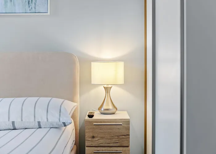 Luxurious One Bedroom Apartment In Bond Street