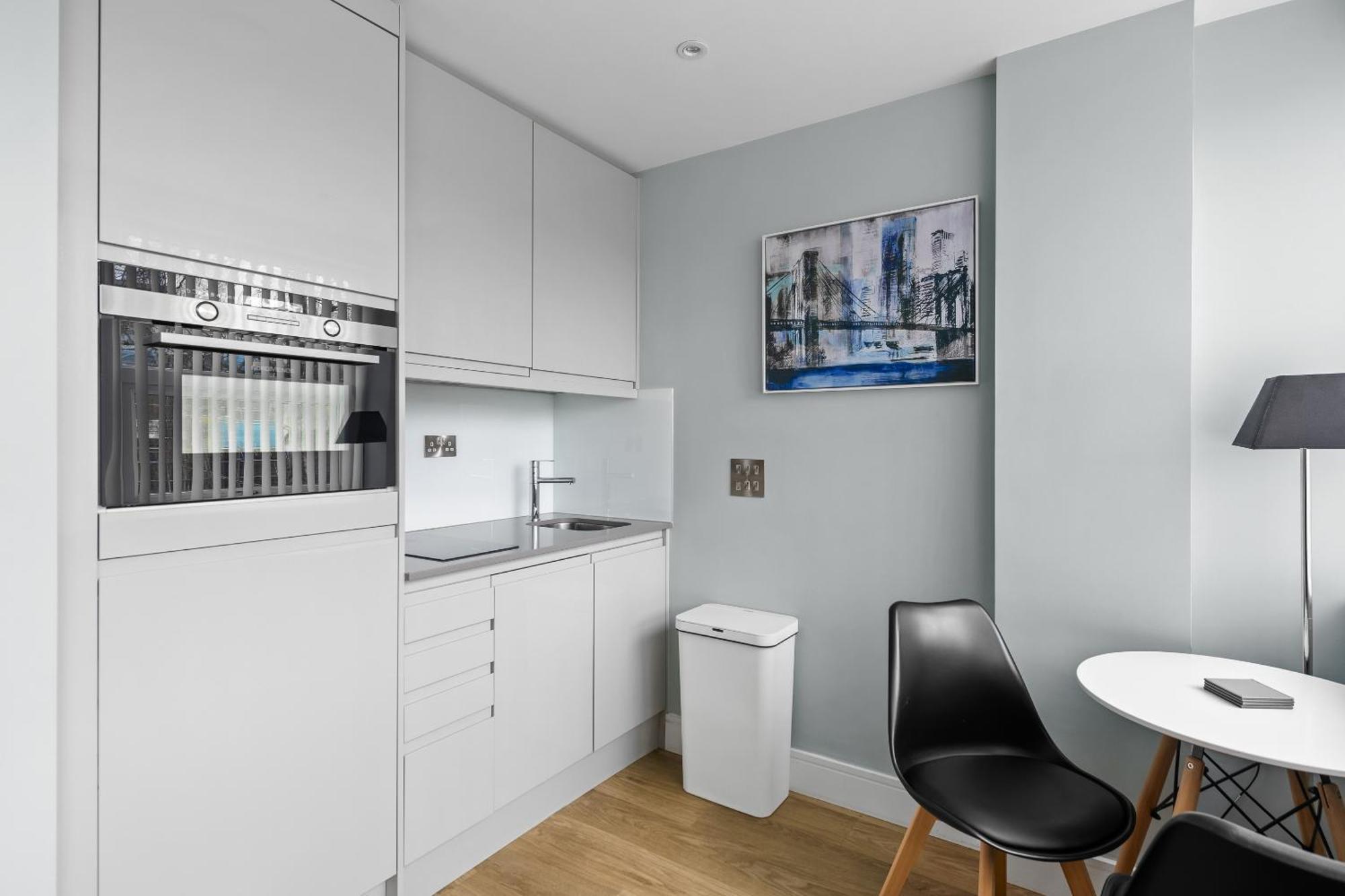 Luxurious One Bedroom In Bond Street *