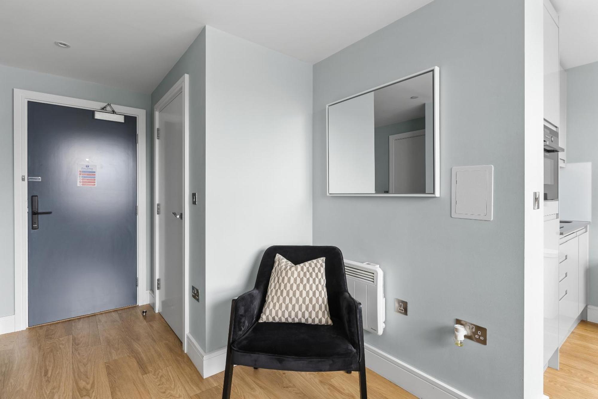 Luxurious One Bedroom In Bond Street Apartment