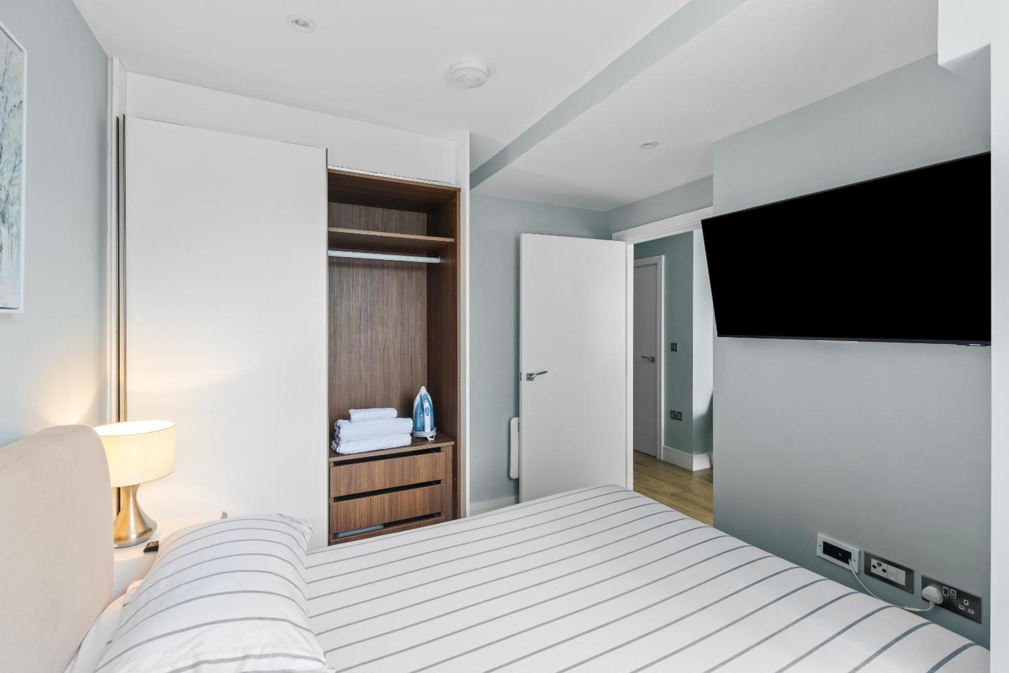 Luxurious One Bedroom In Bond Street Apartment